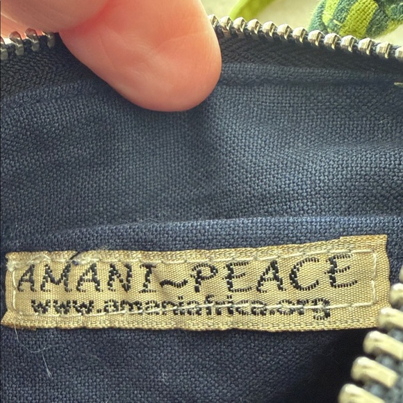 Amani Peace Crossbody Bag Handmade by women of Amani Ya Juu in Africa - Picture 2 of 3